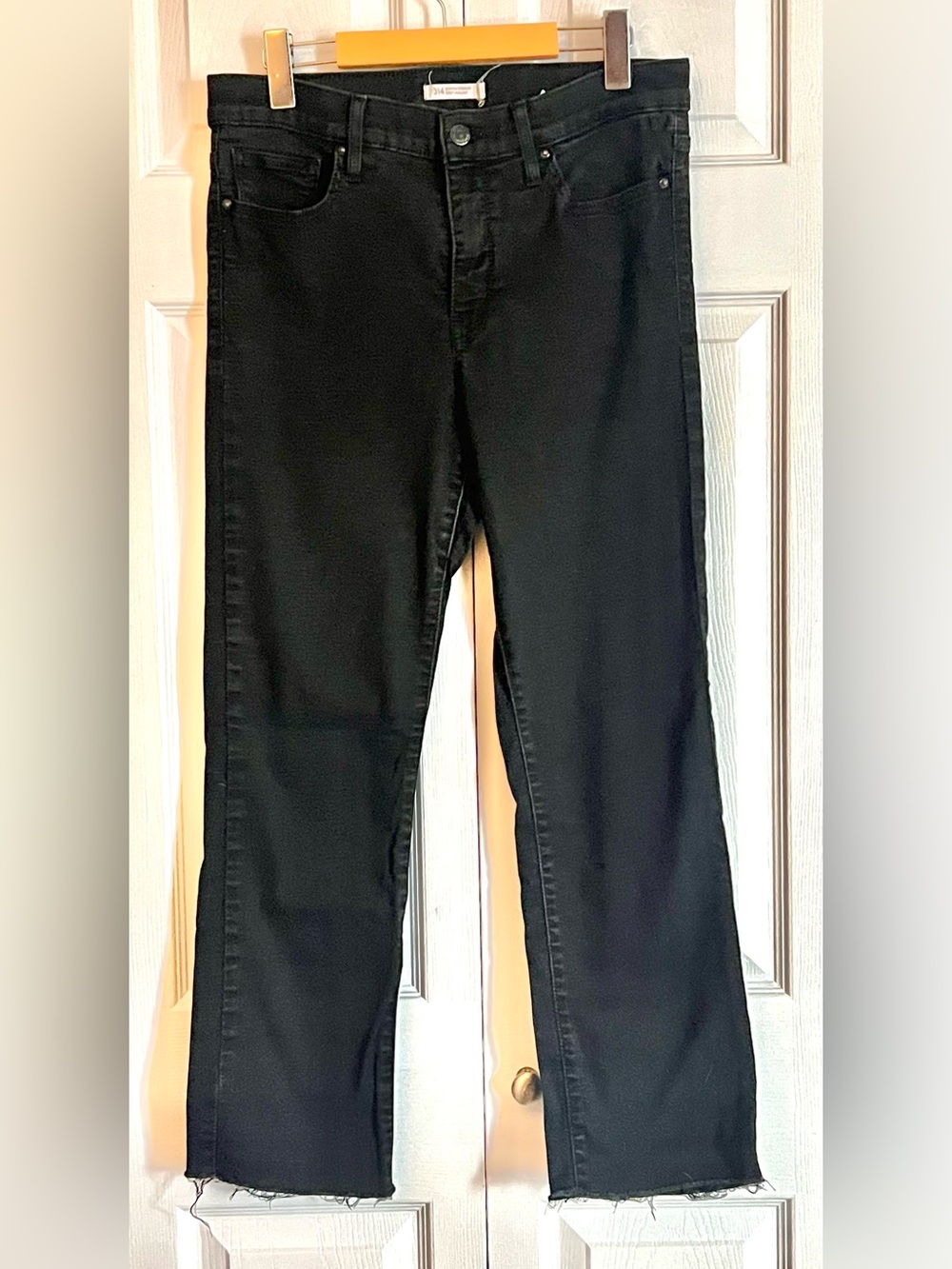 Levi’s 314 Shaping Straight Leg Jeans Black Frayed Hem Size 31